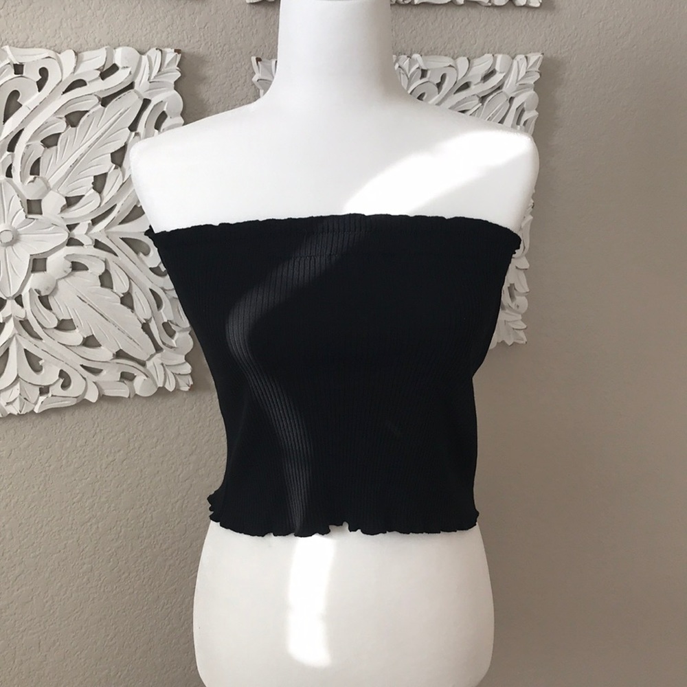 Adorable black ribbed top